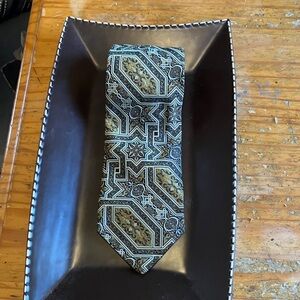 Enrico Venturi Geometric Patterned Silk Tie - Black and Gold